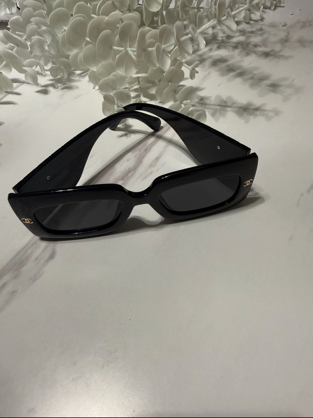 Chic Black Rectangular Women's Sunglasses - Designer Logo